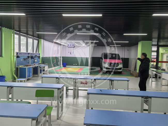 合肥工贸学校汽车钣金专业实训室